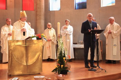 G. Goubert annonce l'ouverture du forum à la fin de la messe présidée par Laurent Ulrich, archevêque de Paris